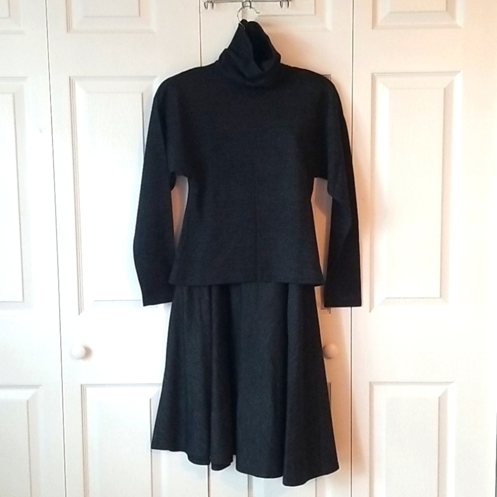 Dark gray skirt suit set petite small